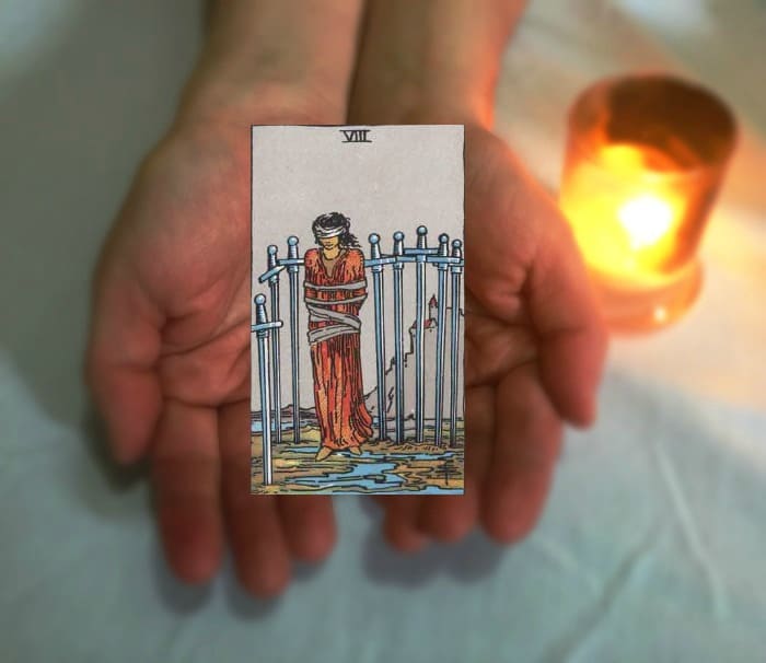 Tarot Advice – Guidance in Every Card: Eight of Swords