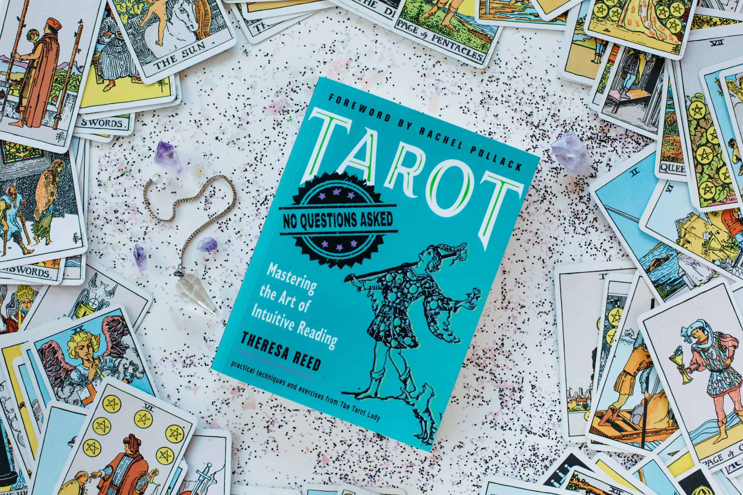 Tarot: No Questions Asked - Mastering the Art of Intuitive Reading 