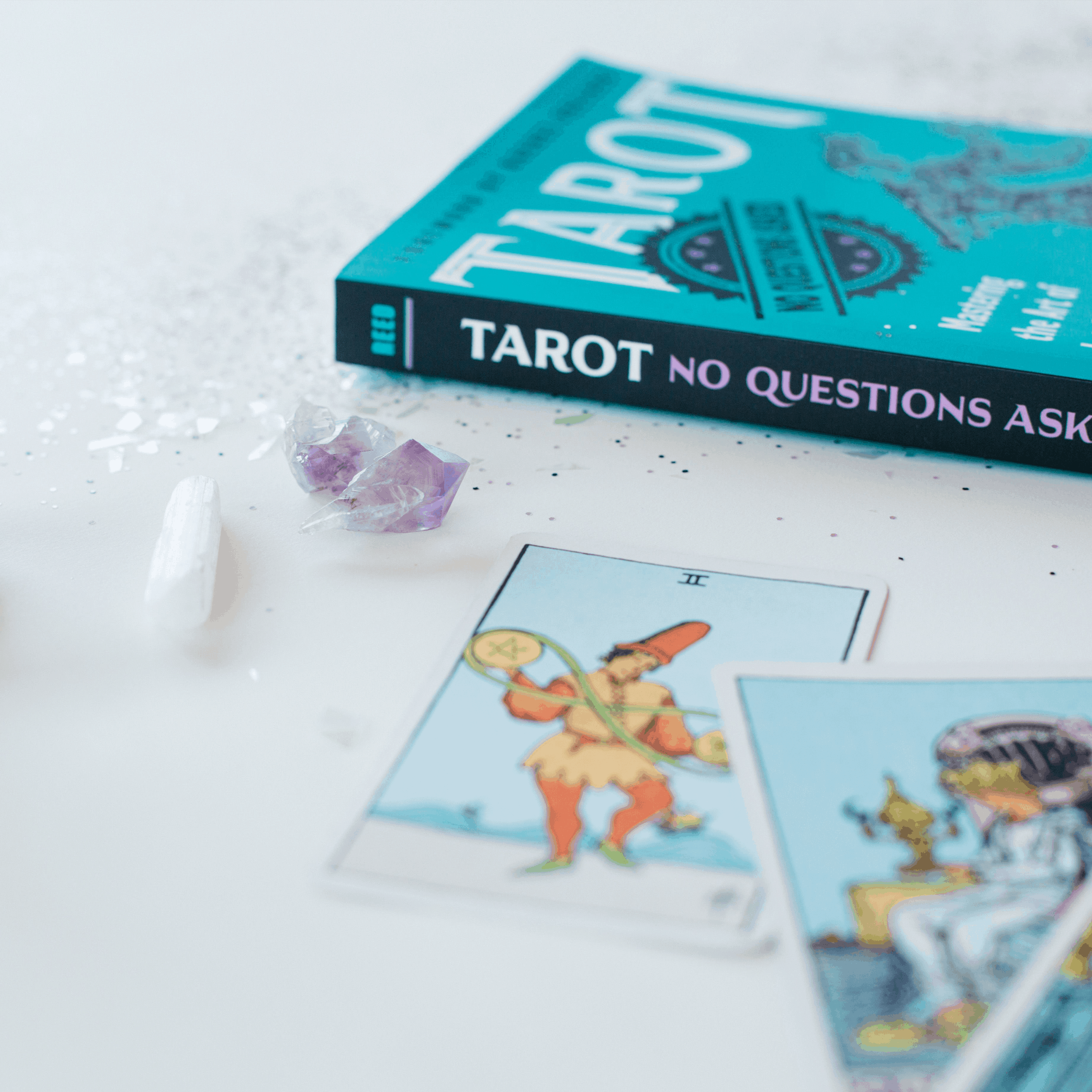 Tarot: No Questions Asked - Mastering the Art of Intuitive Reading 